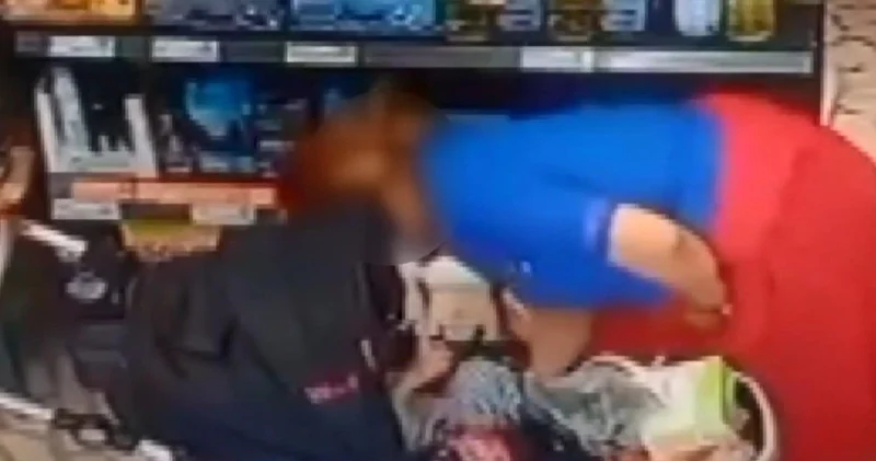 Markette bebek arabalı hırsızlık kamerada! Ne bulduysa doldurdu