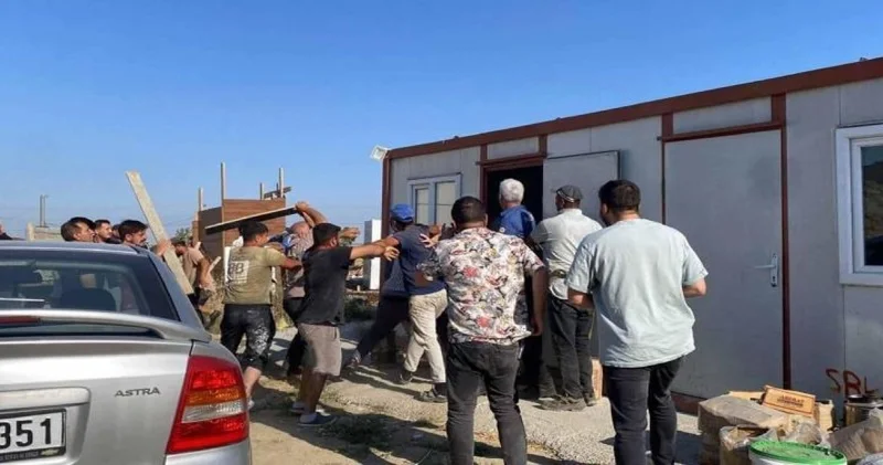 İnşaat işçileri çekiçlerle birbirine girdi! 1’i polis 3 yaralı