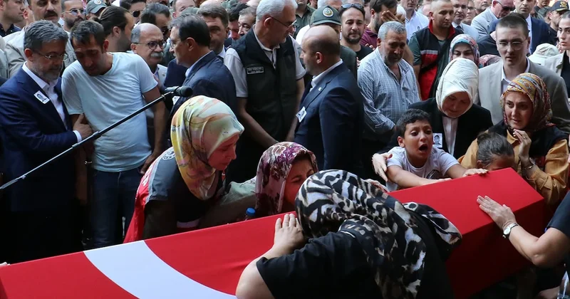 Türkiye, kahramanlarını uğurluyor: Cenazede yürek yakan anlar Sözcü Gazetesi