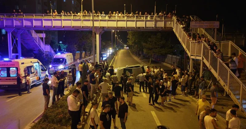 Yer: Kırıkkale! Hurdaya dönen araçtan 3 ü de sağ çıkarıldı