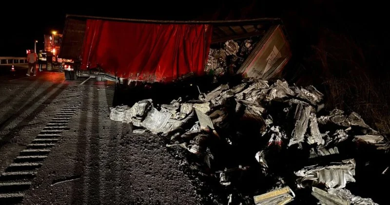 Samsun Ankara kara yolunda şarampole devrilen TIR ulaşımı aksattı Güncel haberler