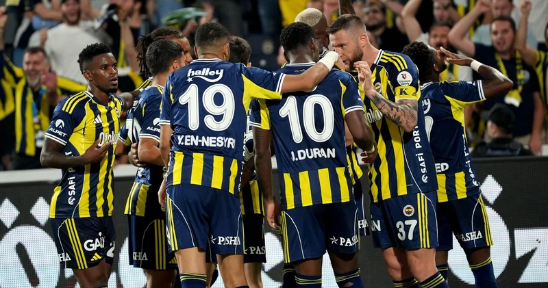 Spor yazarları Fenerbahçe nin Kocaelispor galibiyetini değerlendirdi: Tribünlerin kalbini almaya çalıştı Fenerbahçe Haberleri