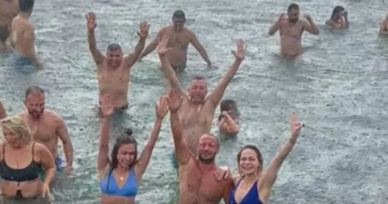 Bebek te yağmur coşkusu denizde yaşandı Sözcü Gazetesi