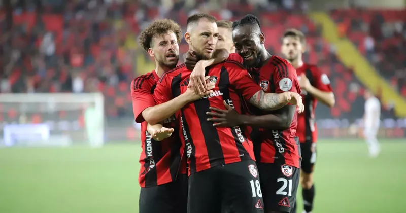 Süper Lig maçı nefesleri kesti! 90+5 te kazandılar