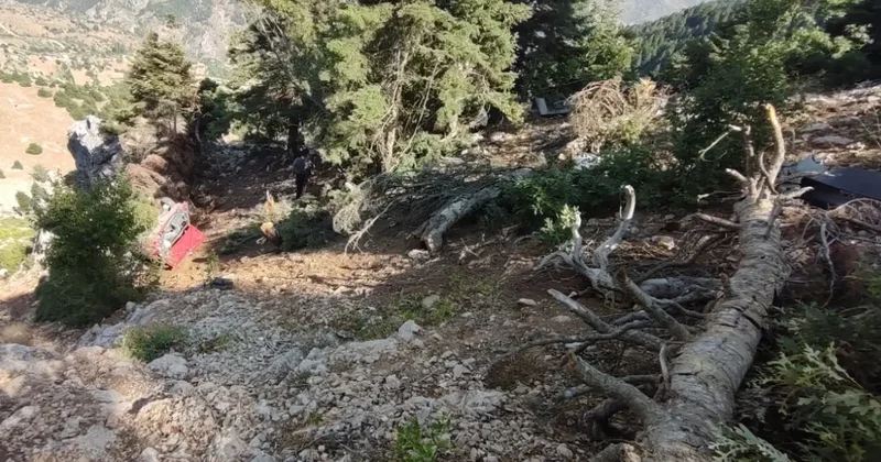 Adana da feci kaza! Uçuruma yuvarlandılar