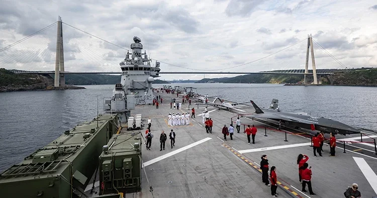 Çanakkale den İstanbul a Zafer Yolculuğu... TCG Anadolu dan İstanbul Boğaz ında geçiş töreni