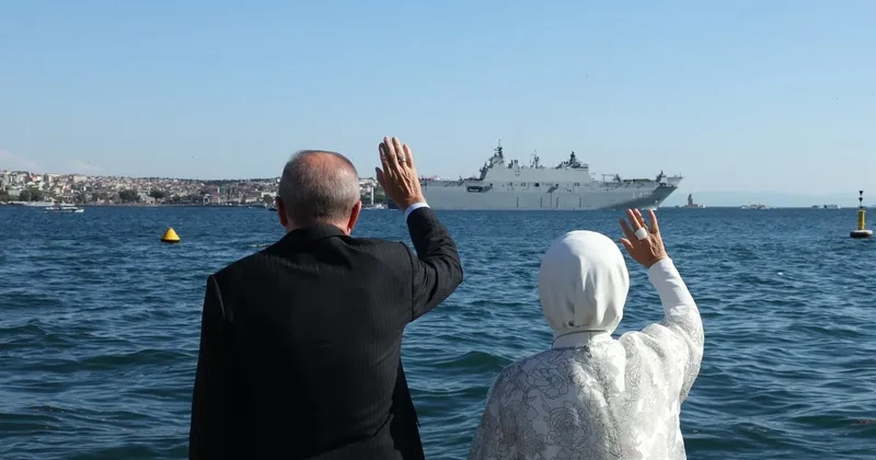 Emine Erdoğan dan İstanbul Boğaz ındaki geçit törenine ilişkin paylaşım: Milletimizin istiklal ruhunun birer timsali