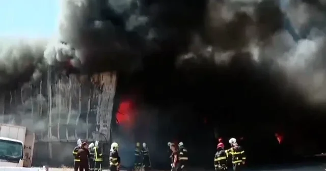 Bakü deki Sederek Ticaret Merkezi nde yangın çıktı VİDEO İZLE