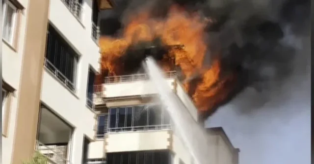 Gaziantep te apartmanın terasında çıkan yangın söndürüldü VİDEO İZLE