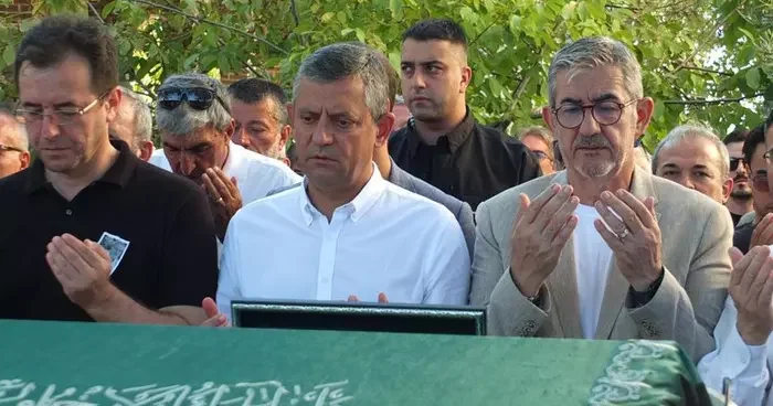 CHP Genel Başkanı Özel, cenaze törenine katıldı