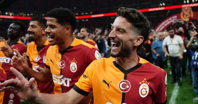 Galatasaray ın eski yıldızı Mertens futbolu bıraktı Sözcü Gazetesi