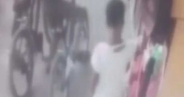 Elazığ’da küçük çocukların hırsızlığı kamerada VİDEO İZLE