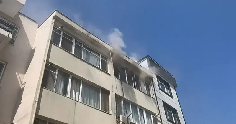Beşiktaş’ta 3 katlı binada yangın: 1 kişi dumandan etkilendi