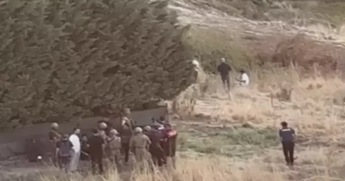 Başakşehir de korku dolu anlar! Eşini ağır yaraladı, silahı kendi kafasına dayadı... 5 saatlik ikna anları kamerada