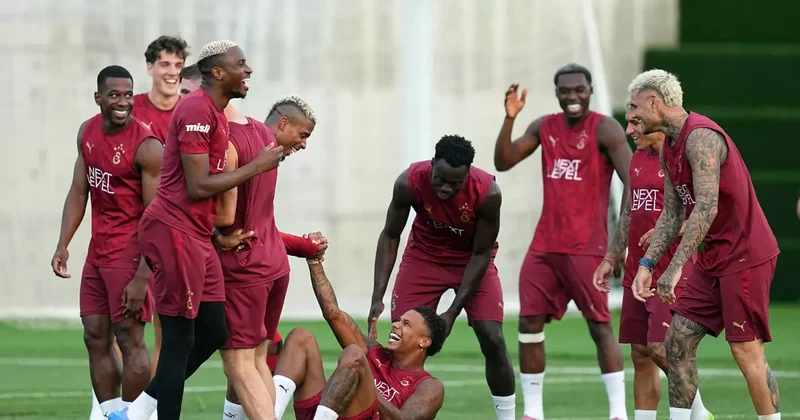 Galatasaray da ayrılıkların sonu gelmiyor: Rusya ya gitti, imzayı atacak