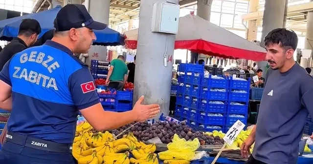 Gebze Zabıtası ndan pazar yerinde rutin denetim: Etiket algısı sorunu anında çözüldü VİDEO İZLE