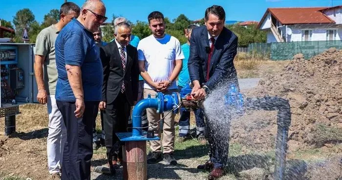 Yeni kaynak ile Hendek’in iki mahallesine 132 metre derinlikten kaliteli içme suyu