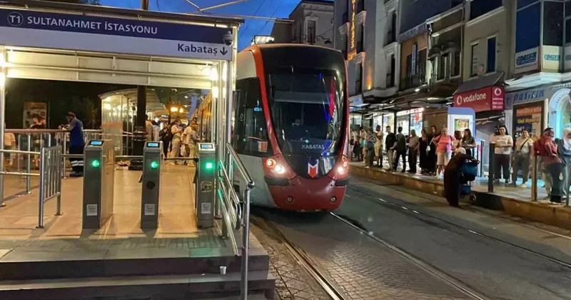 Sultanahmet Tramvay Durağı nda hırsıza suçüstü