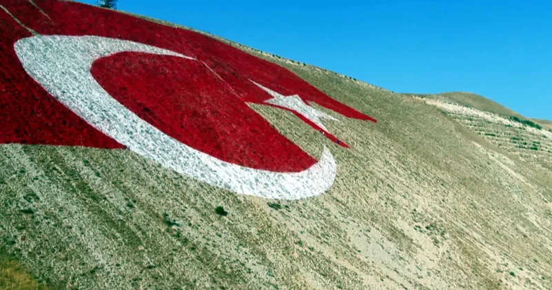 Türkiye nin en büyük bayrağı! Bittiğinde şehrin her yerinden görünecek