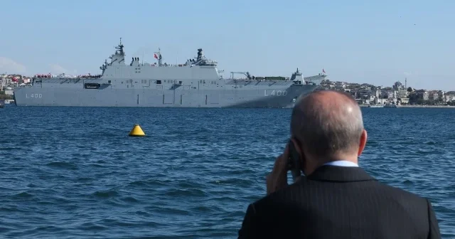 Cumhurbaşkanı Erdoğan İstanbul Boğazı ndan geçen Mavi Vatan ın koruyucularını selamladı VİDEO İZLE