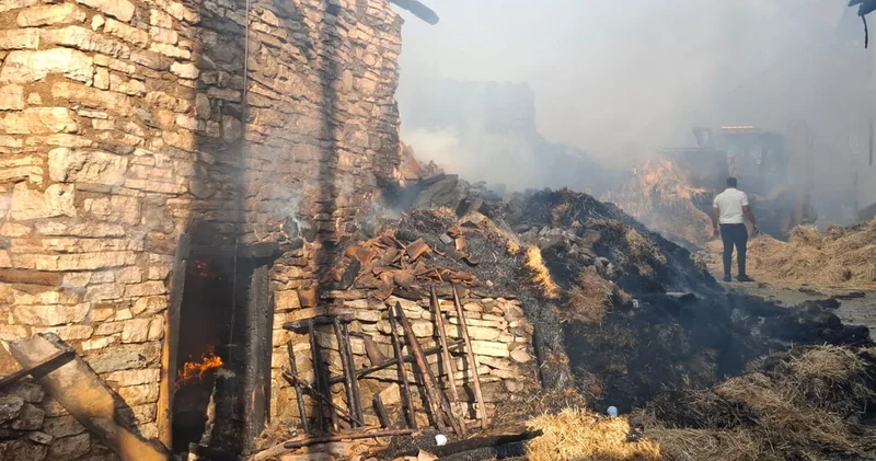 Kütahya da faciaya ramak kaldı! Ev yangınında alevler 4 eve daha sıçradı