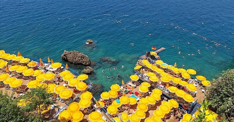 Antalya nın mavi bayraklı falez plajları 200 bini aşkın ziyaretçiyi ağırladı Sözcü Gazetesi