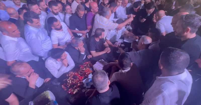 Aşiret düğününde gelin ve damada adeta servet takıldı