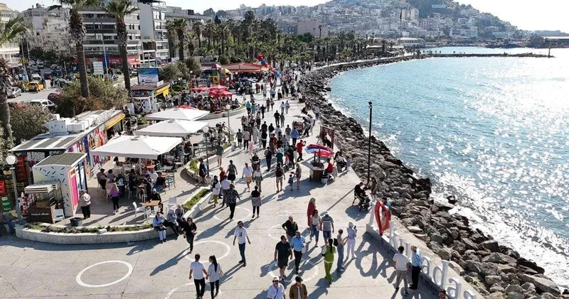 13 bin 750 turist aynı gün Kuşadası na akın etti