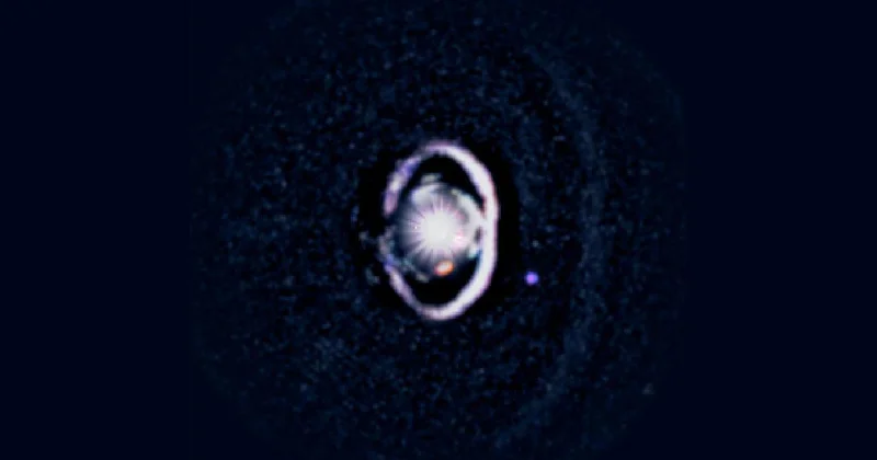 Astronomlar ilk kez karanlıkta doğan bir bebek gezegenin fotoğrafını çekti