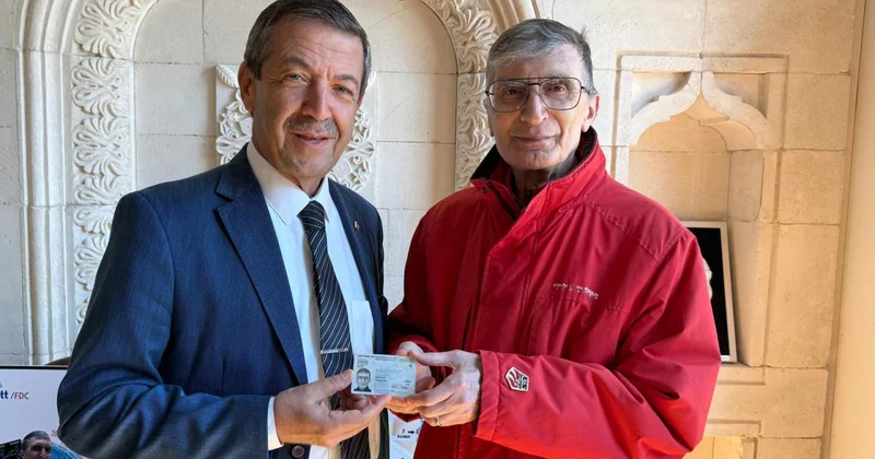 KKTC vatandaşlığı alan Aziz Sancar a kimliği takdim edildi