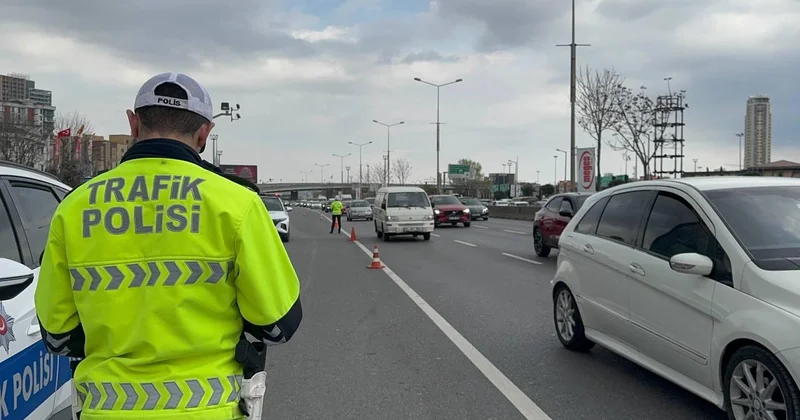 Trafikte tartışan sürücünün ehliyetine el konuldu