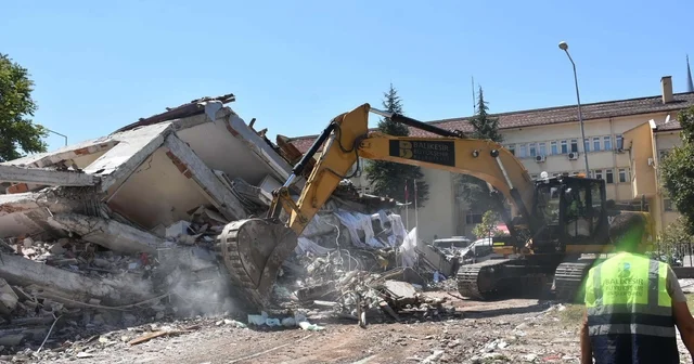 Günlük deprem sayısı 10 a düştüğünde artçılar bitecek İzmir Haberleri