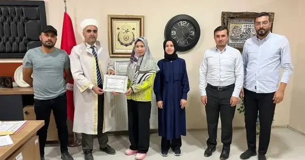 Hakkari haberleri Vietnamlı kadın Hakkari de Müslüman oldu 24 Eylül 2025