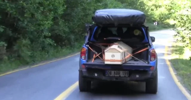 Sel afetinde yol çöktü; cenaze omuzlarda ve elden ele taşındı Artvin Haberleri