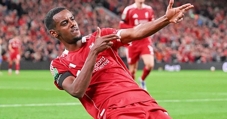 Isak hesabı açtı, Liverpool üst tura yükseldi! Ekitike den ilginç kırmızı