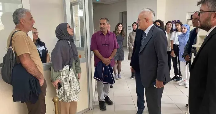 Akçakoca’ya gelen öğrencilerle buluştu