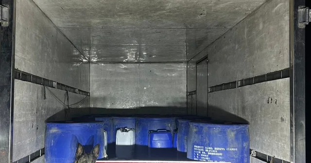 Van da 3 bin 710 litre asetik asit anhidrit ile 50 kilo kostik soda ele geçirildi: 2 gözaltı Van Haberleri