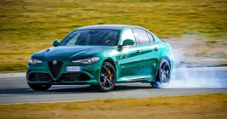 Yola çivi gibi yapışıyor! Yol tutuş performansı en iyi otomobiller