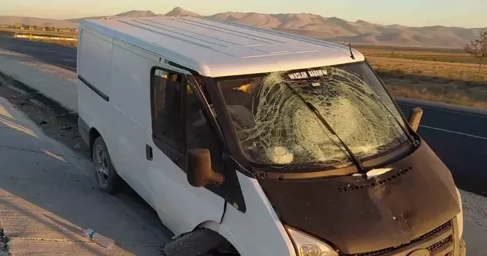 Ereğli de kamyonet kazası iki yaralı