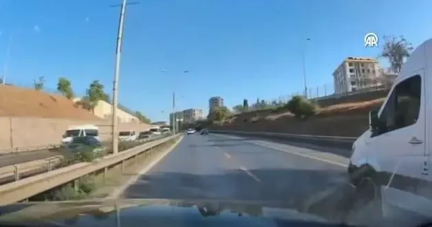 Emniyet şeridini keyfi kullanan servis şoförü cezadan kaçamadı