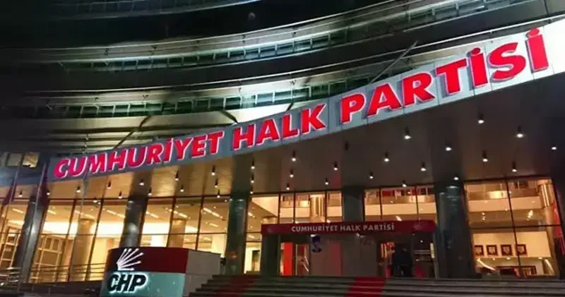 CHP İstanbul Kongresi nde gerginlik; YSK kararı sonrası gelen ekip ayrıldı