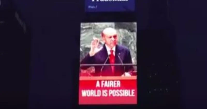 Cumhurbaşkanı Erdoğan ın Daha Adil Bir Dünya Mümkün sözü, Times Meydanı ndaki ekranlarda Dış Haberler