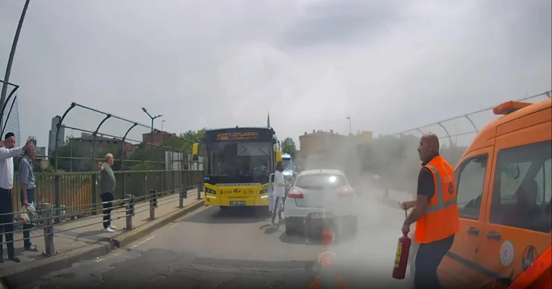 İstanbul da bıçaklı sürücüye yangın tüpüyle müdahale kamerada