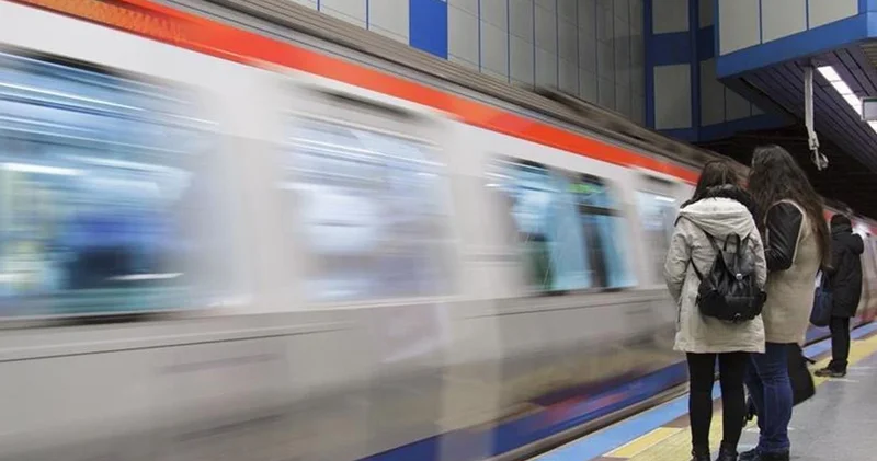 İstanbul da metro seferlerine şampiyonluk kutlaması düzenlemesi