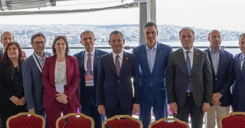 Yeni Akit ten skandal Mansur Yavaş manşeti! Sözcü Gazetesi