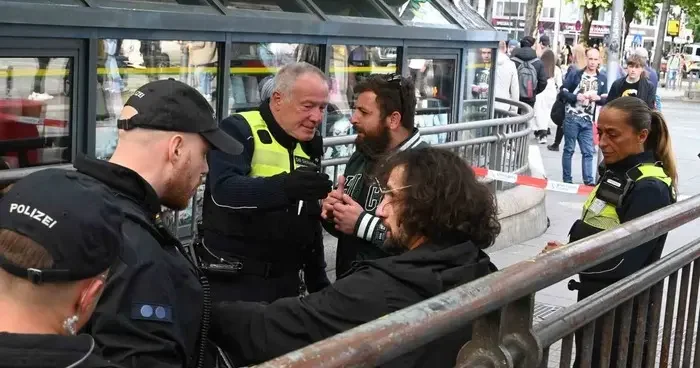 Hamburg’da tren istasyonunda silah ve kesici alet araması