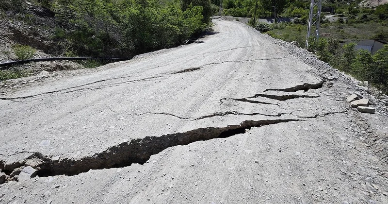 Korkutan görüntü: Elektrik, içme suyu, telefon şebekeleri de zarar gördü Sözcü Gazetesi