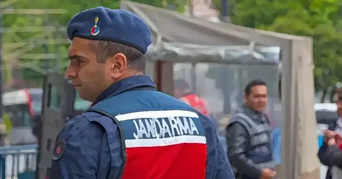 Ot toplamaya gittikleri bölgede kaybolan çiftin yardımına jandarma yetişti