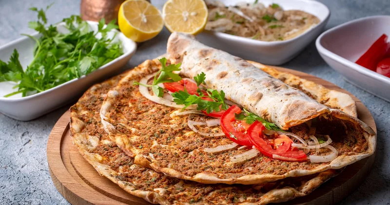 Fırına girmeden fiyatı tartışılıyor: Bodrum da 2.500 liralık lahmacun iddiası tartışma yarattı