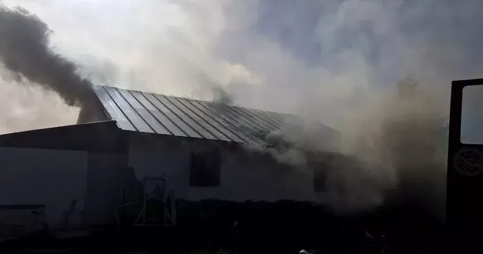 Yayla evinde çıkan yangında 4 kişi dumandan etkilendi